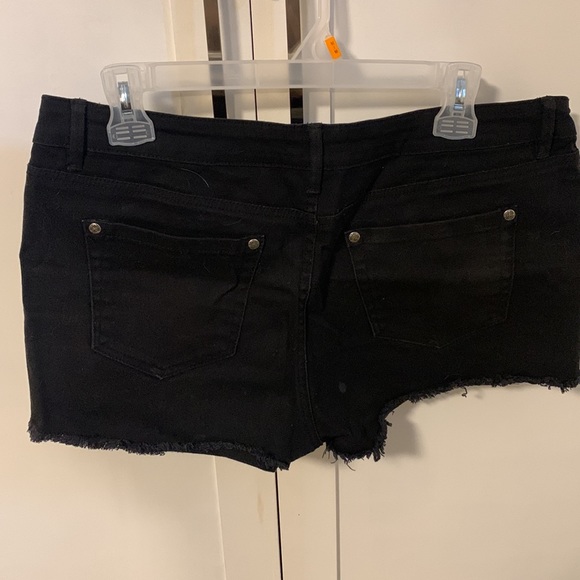 Black denim shorts - Picture 2 of 2